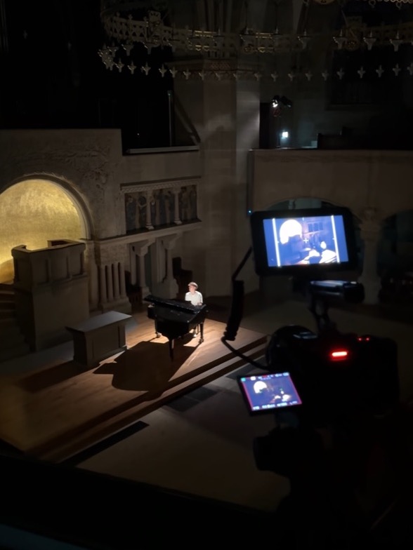 Behind the scenes — Nie zu spät