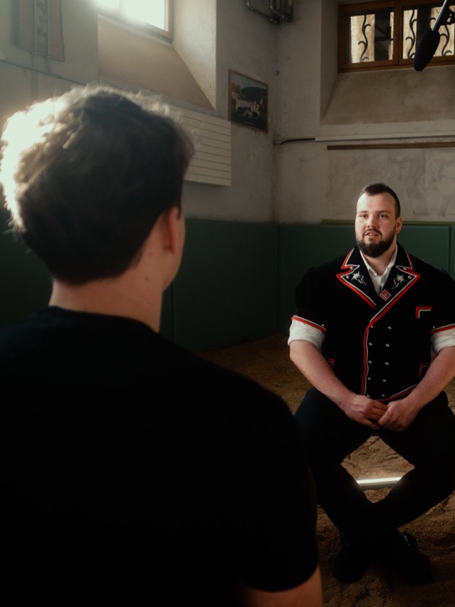 Behind the scenes — Im Sägemehl